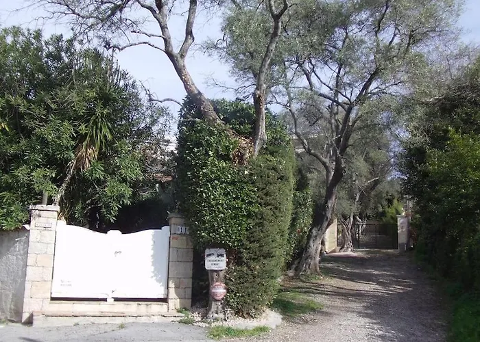 Βίλα Avec Piscine Privee A Les Pins *